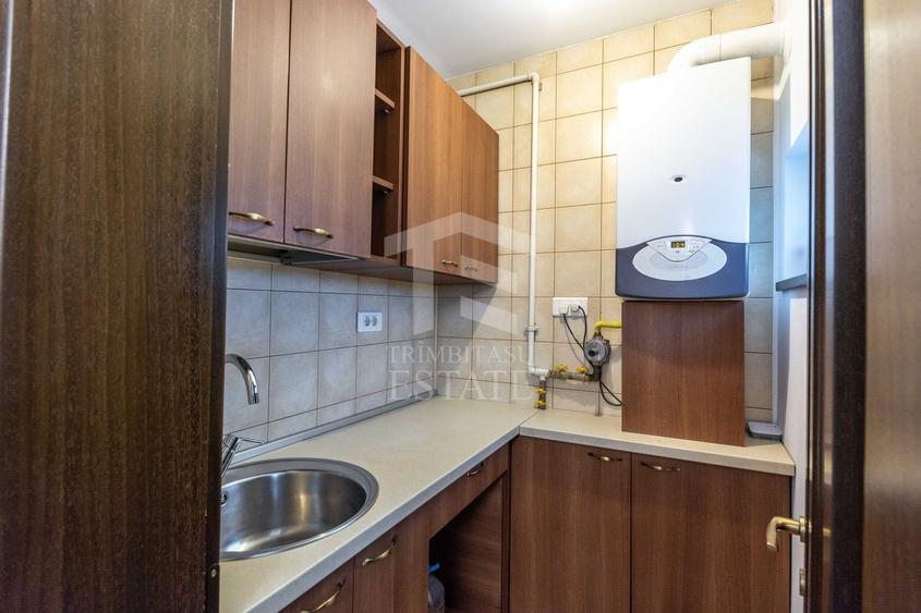 Apartament cu 6 camere decomandat în Arcul de Triumf