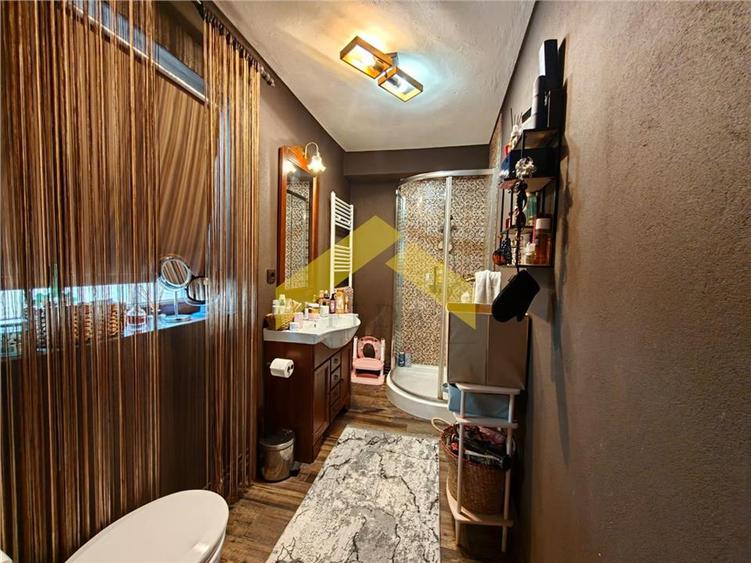 Casă individuală cu 6 camere cu Piscina în Cladova
