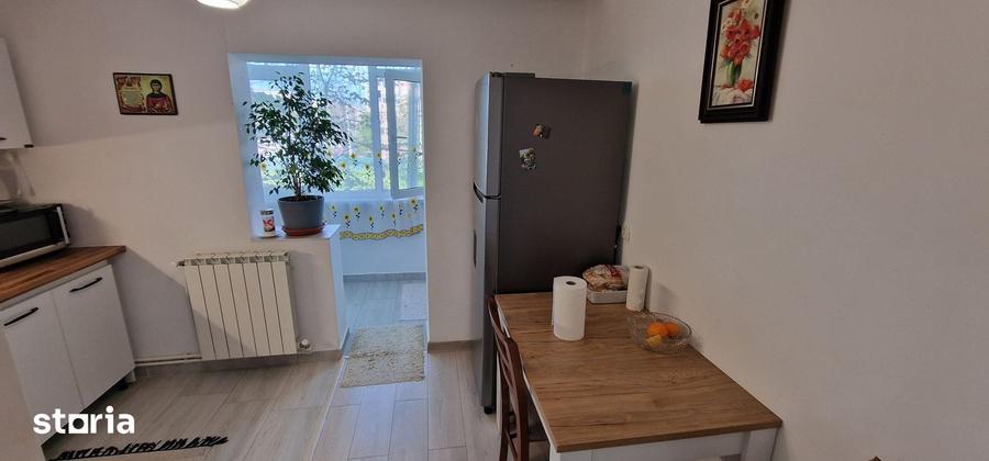 Apartament cu 3 camere decomandat în Sud
