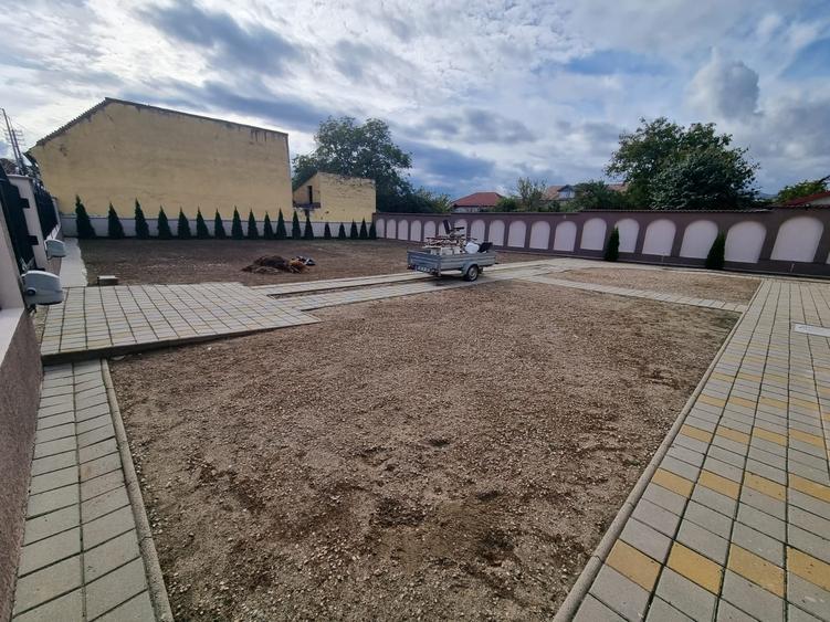 Casă individuală cu 4 camere cu Teren 995 Mp în Central