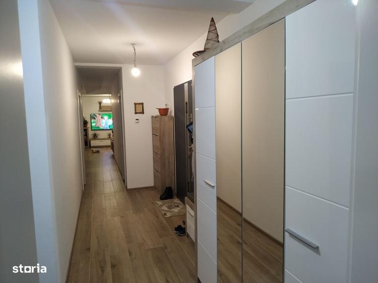 Casă cu 4 camere în Cristian