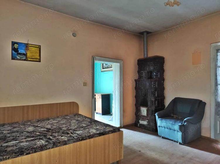 Casă cu 4 camere cu Teren 4122 Mp în Petid