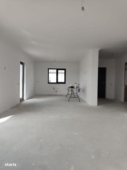 Casă cu 4 camere cu Teren 500 Mp în Săbăreni