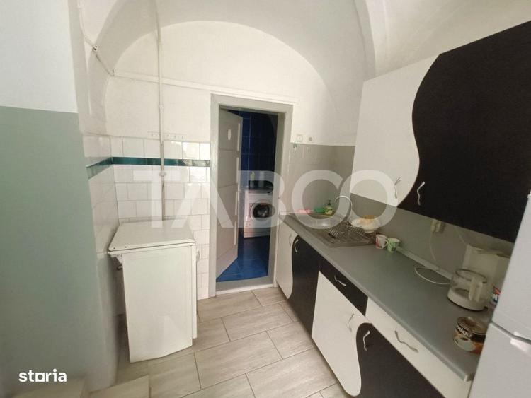 Apartament cu 3 camere semidecomandat în Orașul de Jos