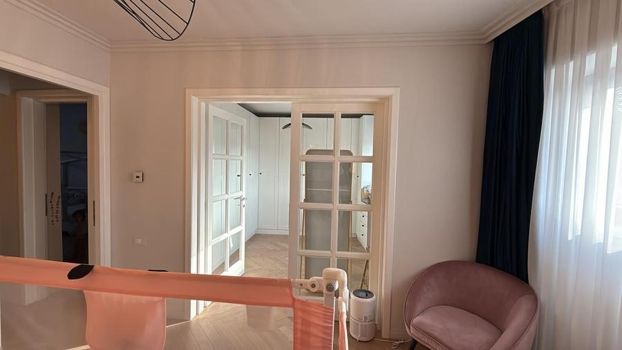 Apartament cu 4 camere semidecomandat în Cotroceni