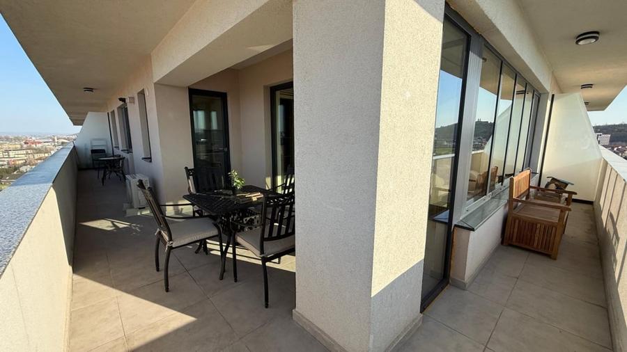 Apartament cu 3 camere decomandat, mobilat în Nicolina