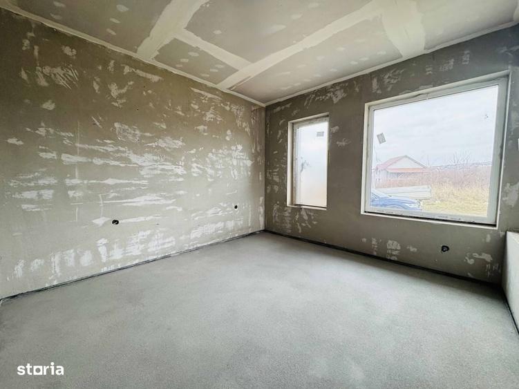 Casă cu 4 camere decomandat în Paleu