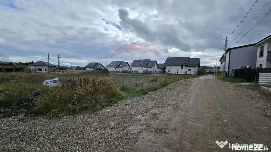 Teren de 720 mp, în Lisaura