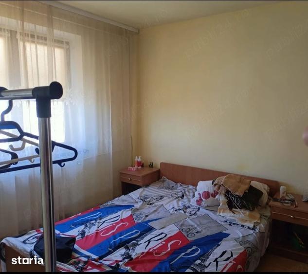 Apartament cu 4 camere semidecomandat în Crângași