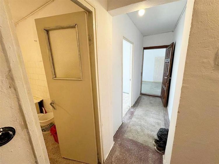 Apartament cu 4 camere semidecomandat în Centrul Civic
