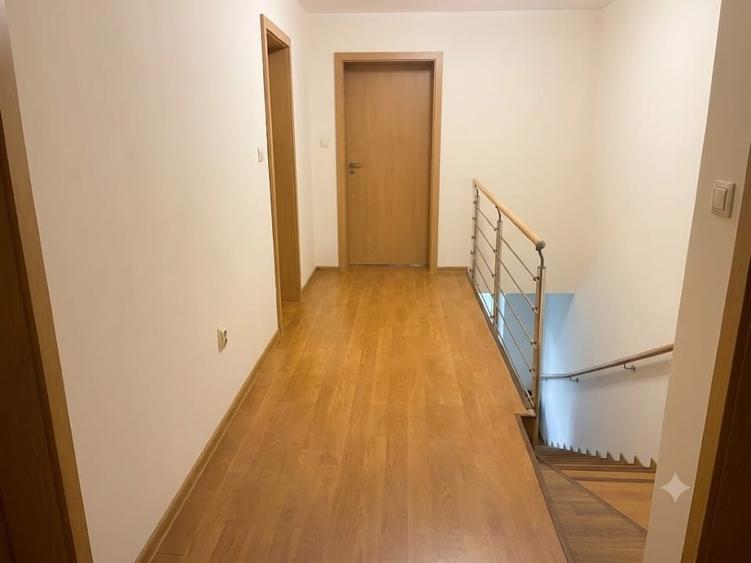Duplex cu 5 camere cu Teren 980 Mp în Săcălaz