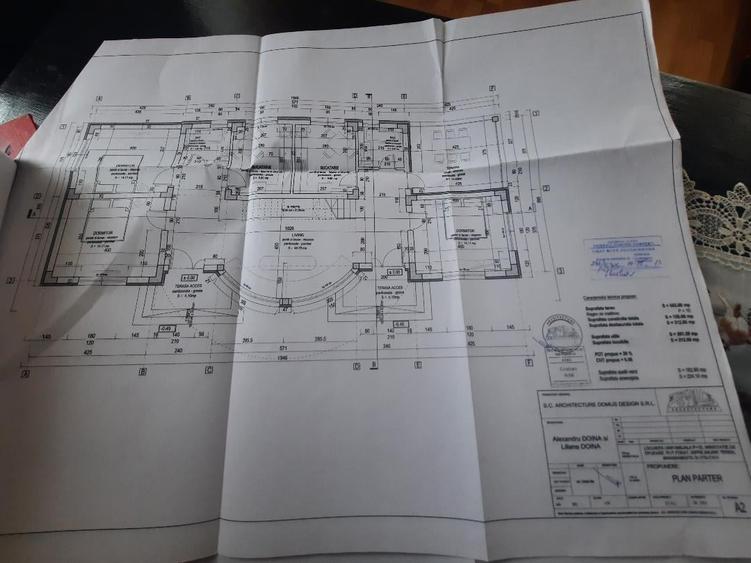Casă individuală cu 8 camere cu Teren 928 Mp în Țegheș