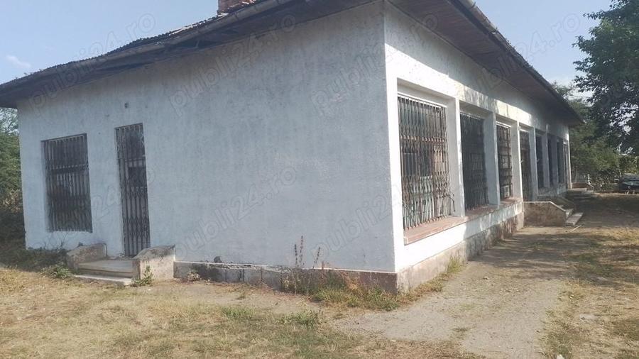 Spațiu comercial, de 350 mp, în Urecheni