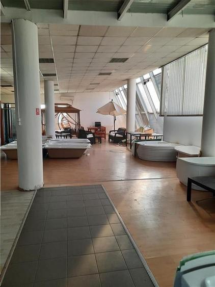 Spațiu comercial, de 450 mp, în Vest