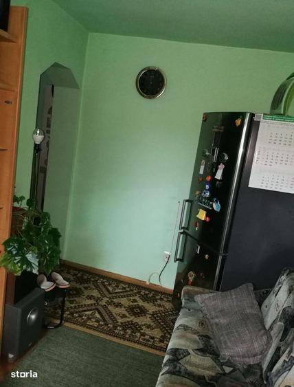 Apartament cu 3 camere semidecomandat în Botizului