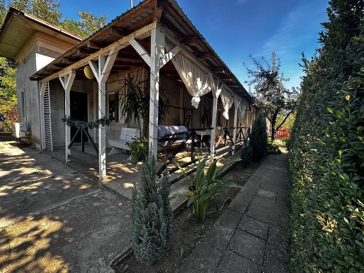 Casă cu 4 camere în Frumușani