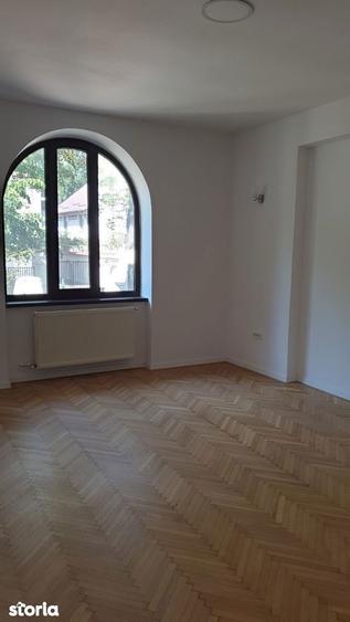 Casă cu 6 camere cu Teren 300 Mp în Dorobanți