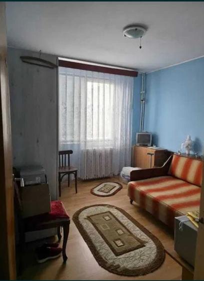 Apartament cu 3 camere semidecomandat în Crângași