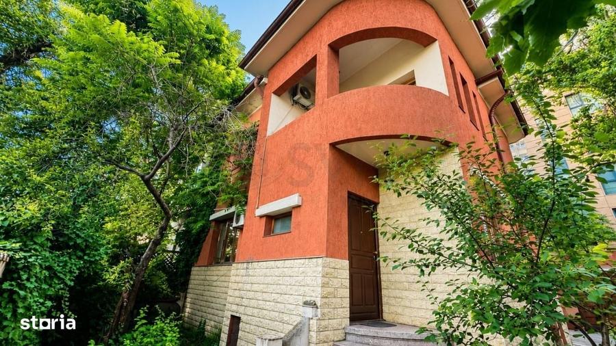 Casă cu 4 camere în Cotroceni