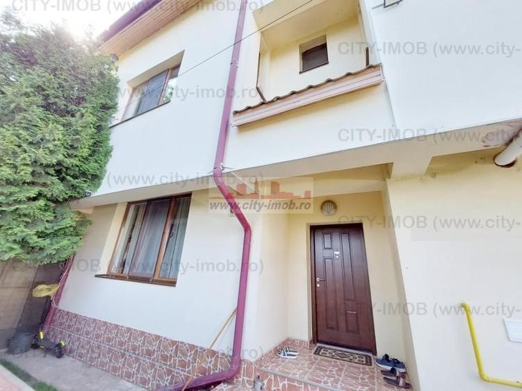 Casă individuală cu 7 camere decomandat cu Canalizare în Central