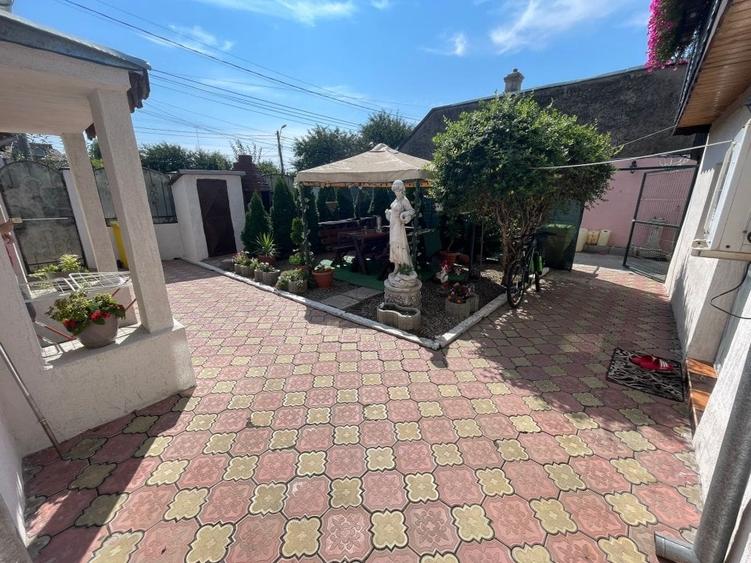 Casă cu 4 camere cu Teren 256 Mp în Chercea