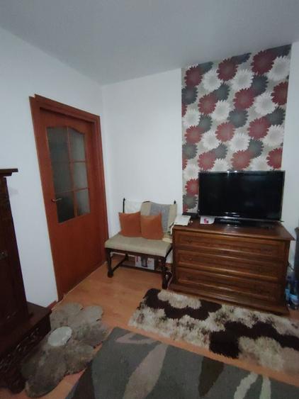 Apartament cu 4 camere semidecomandat în Central