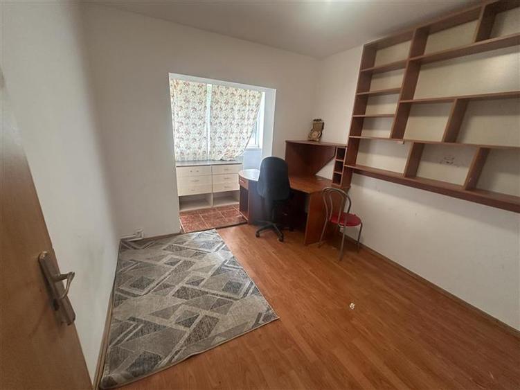 Apartament cu 4 camere decomandat, mobilat în Lipovei