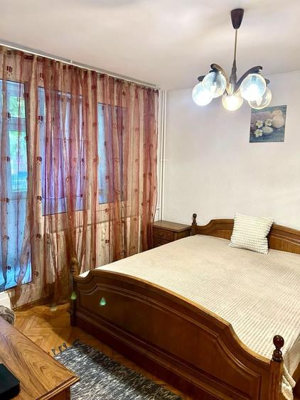 Apartament cu 3 camere decomandat în Berceni