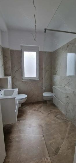 Casă cu 5 camere cu Teren 365 Mp în Covaci