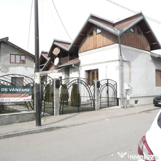 Casă cu 5 camere cu Teren 296 Mp în Central