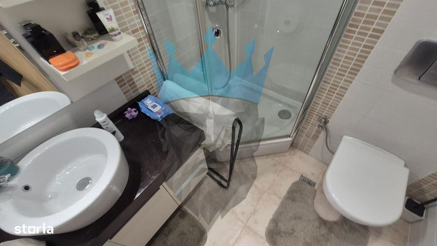 Apartament cu 3 camere, mobilat în Tei