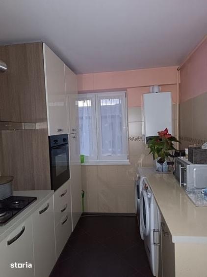 Apartament cu 3 camere semidecomandat în Sud