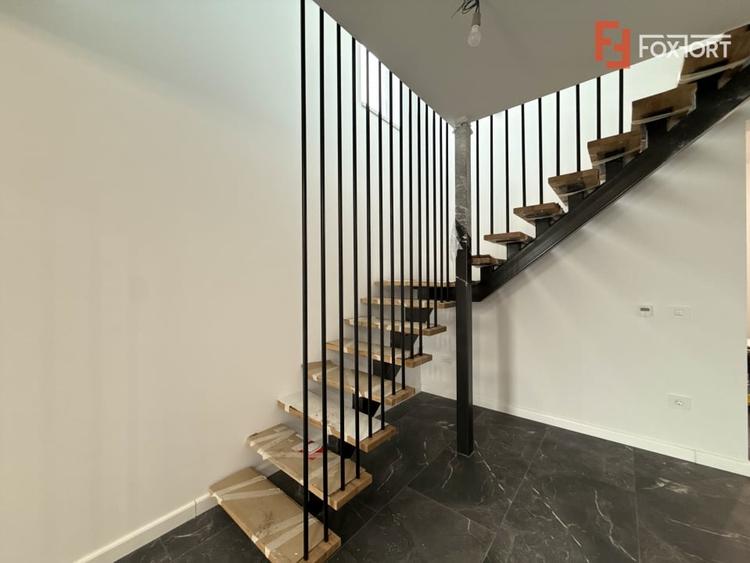 Duplex cu 4 camere cu Teren 325 Mp în Covaci