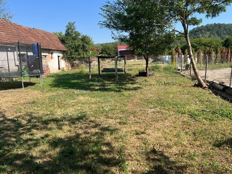 Casă cu 3 camere în Săvârșin