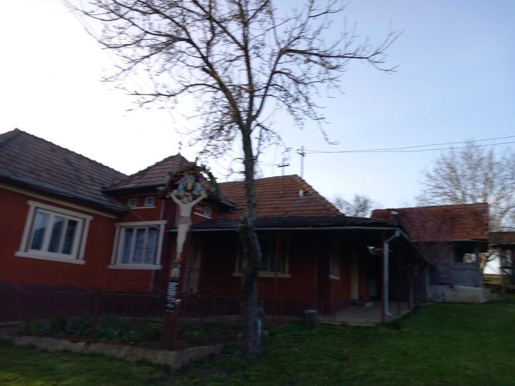 Casă cu 4 camere în Geaca