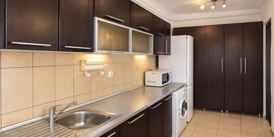 Apartament cu 2 camere semidecomandat, mobilat în Bună Ziua