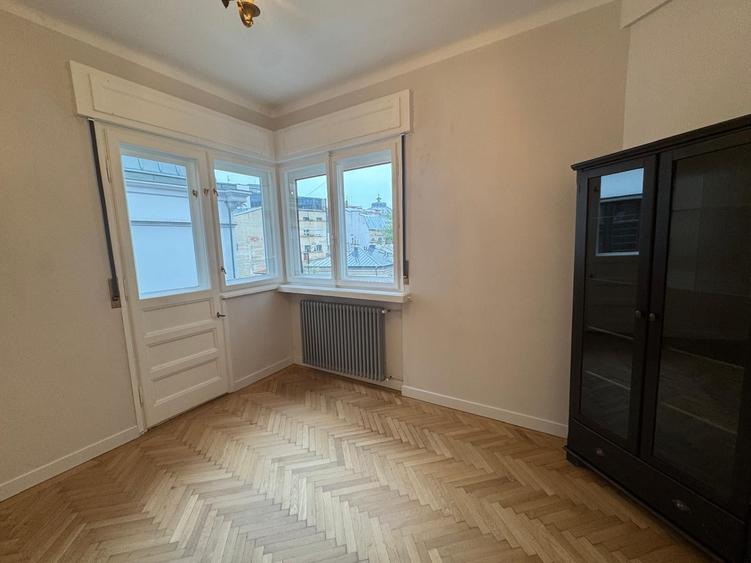 Apartament cu 3 camere decomandat, mobilat în P-ța Amzei