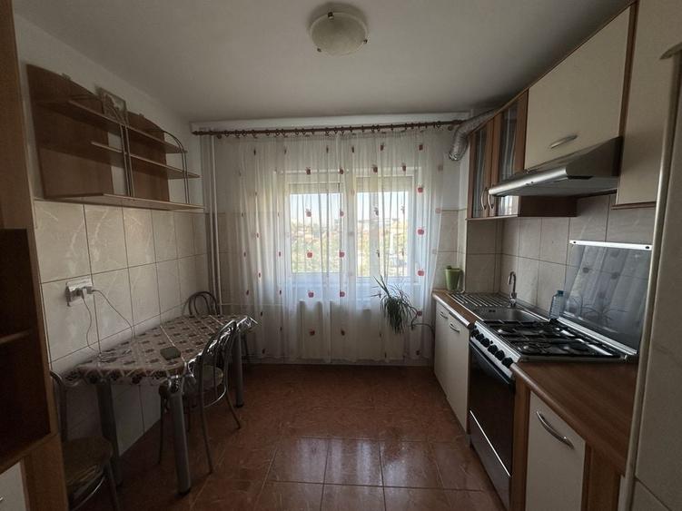 Apartament cu 3 camere semidecomandat în Lotus