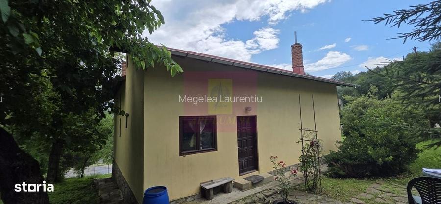 Cabana cu 5 camere de vanzare in Provita