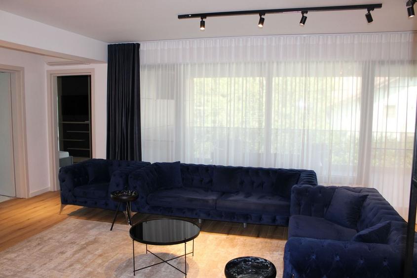 Apartament cu 4 camere semidecomandat în Iancu Nicolae