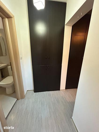 Apartament cu 3 camere semidecomandat în Șerban Vodă