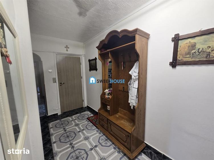 Apartament cu 4 camere decomandat în Central