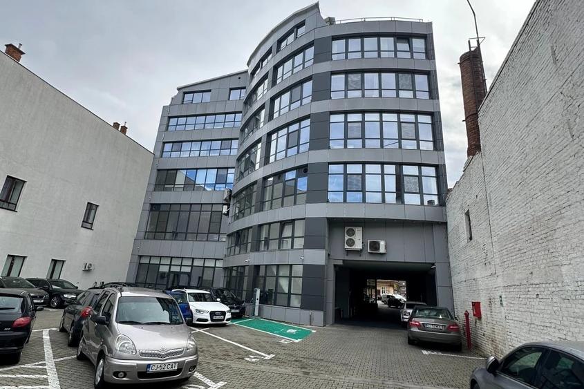 Birou, de 68 mp, în Central