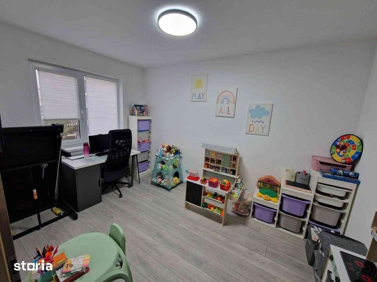 Casă cu 5 camere decomandat cu Teren 325 Mp în Dumbrăvița
