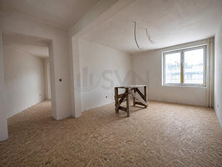 Apartament cu 3 camere semidecomandat în Universitate
