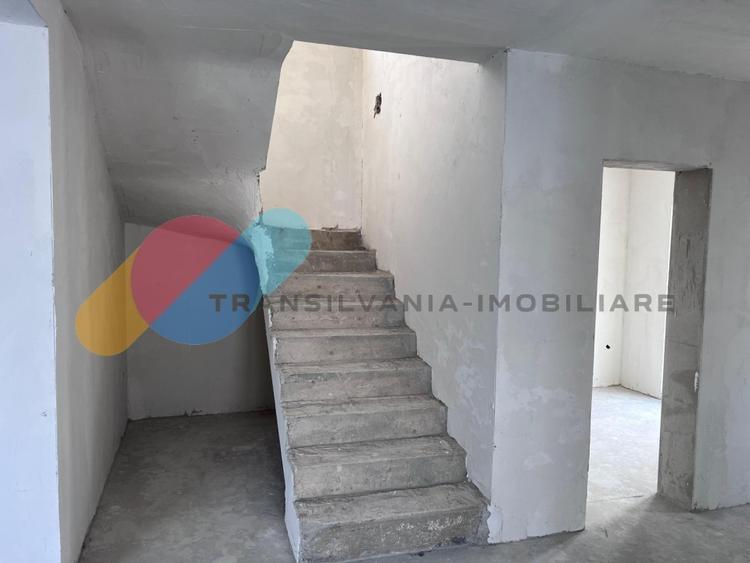 Casă individuală cu 4 camere cu Canalizare în Sânnicoară