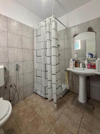 Casă individuală cu 5 camere cu Teren 1200 Mp în Ghidici