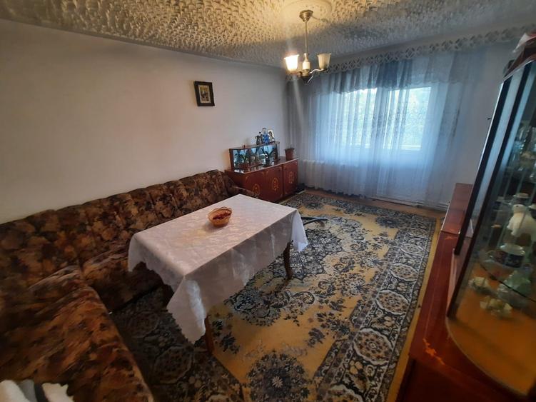 Apartament cu 4 camere decomandat, mobilat în Cug