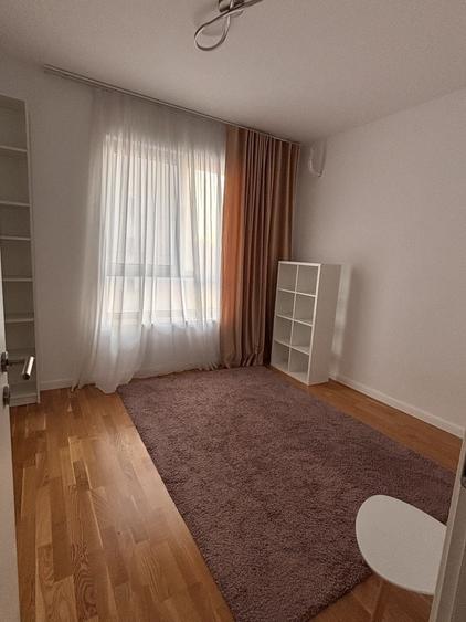 Apartament cu 3 camere semidecomandat în Herăstrău
