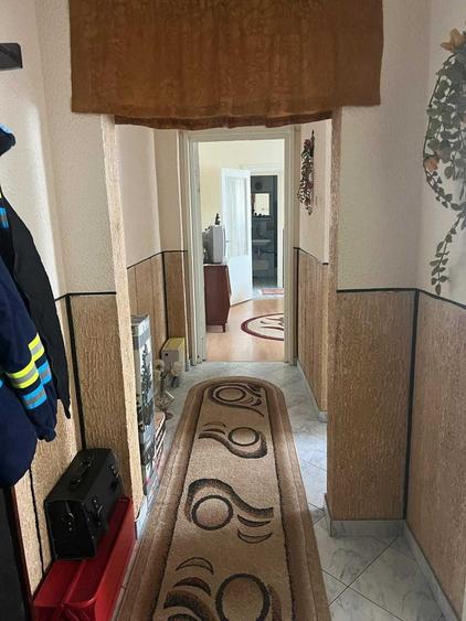 Apartament cu 3 camere semidecomandat în Breaza
